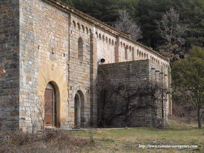 FACHADA SUR CON ARRANQUE DE TORRE INCONCLUSA